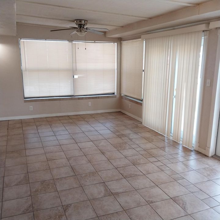 For Sale: $274,900 (2 beds, 1 baths, 1170 Square Feet)