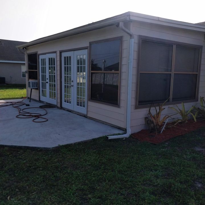 For Sale: $274,900 (2 beds, 1 baths, 1170 Square Feet)