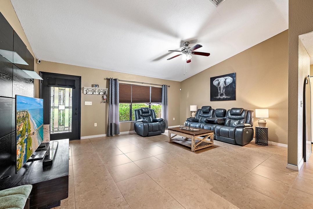 En Venta: $609,900 (3 camas, 2 baños, 1392 Pies cuadrados)