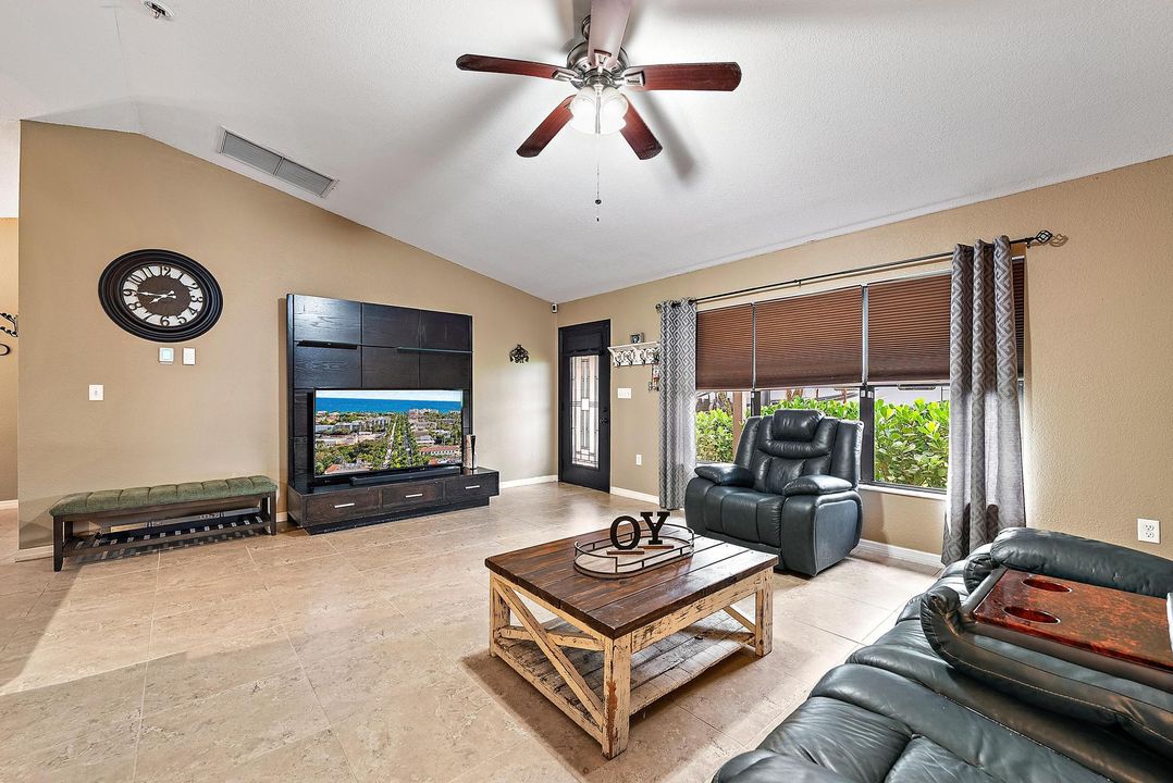 En Venta: $609,900 (3 camas, 2 baños, 1392 Pies cuadrados)