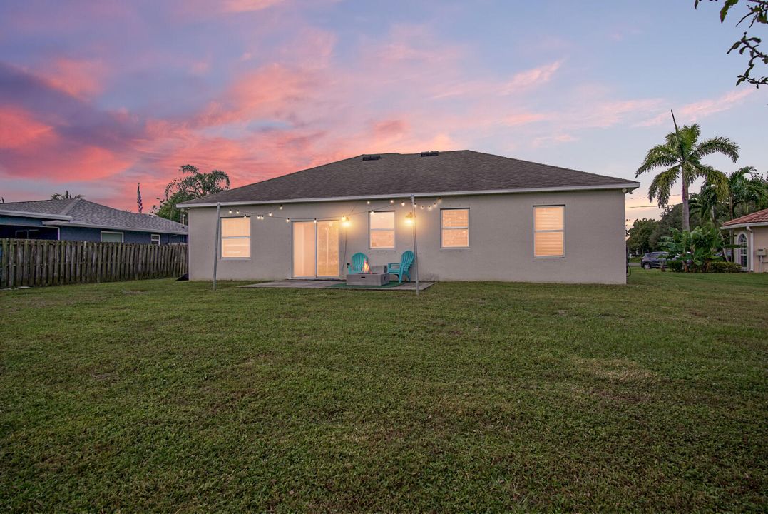 For Sale: $410,000 (3 beds, 2 baths, 1600 Square Feet)