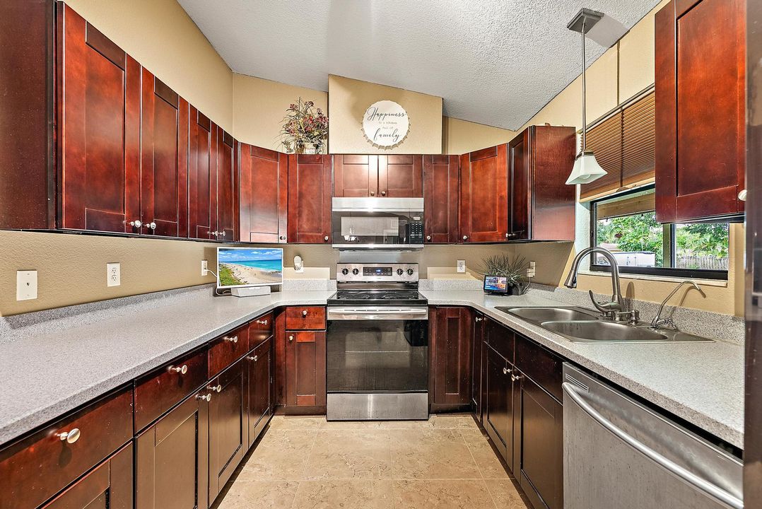 En Venta: $609,900 (3 camas, 2 baños, 1392 Pies cuadrados)