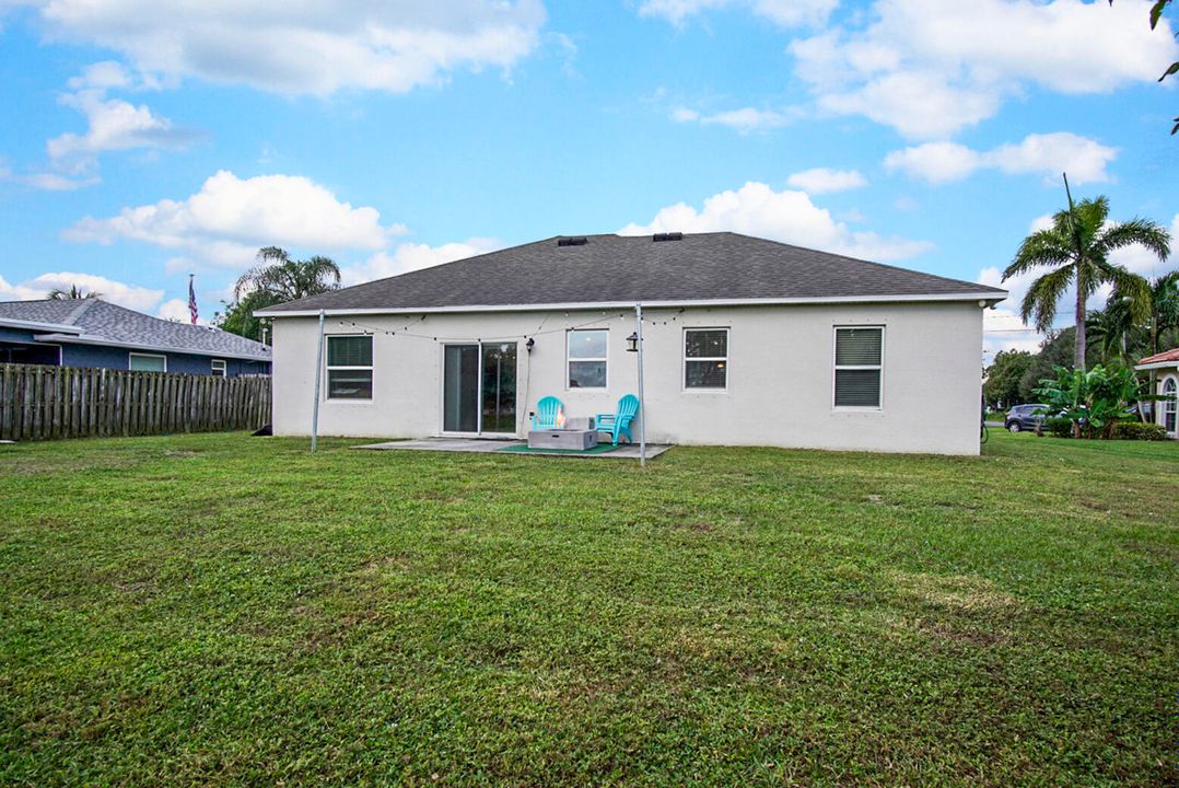 For Sale: $410,000 (3 beds, 2 baths, 1600 Square Feet)