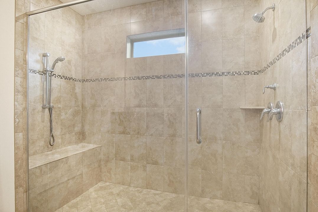 For Sale: $410,000 (3 beds, 2 baths, 1600 Square Feet)