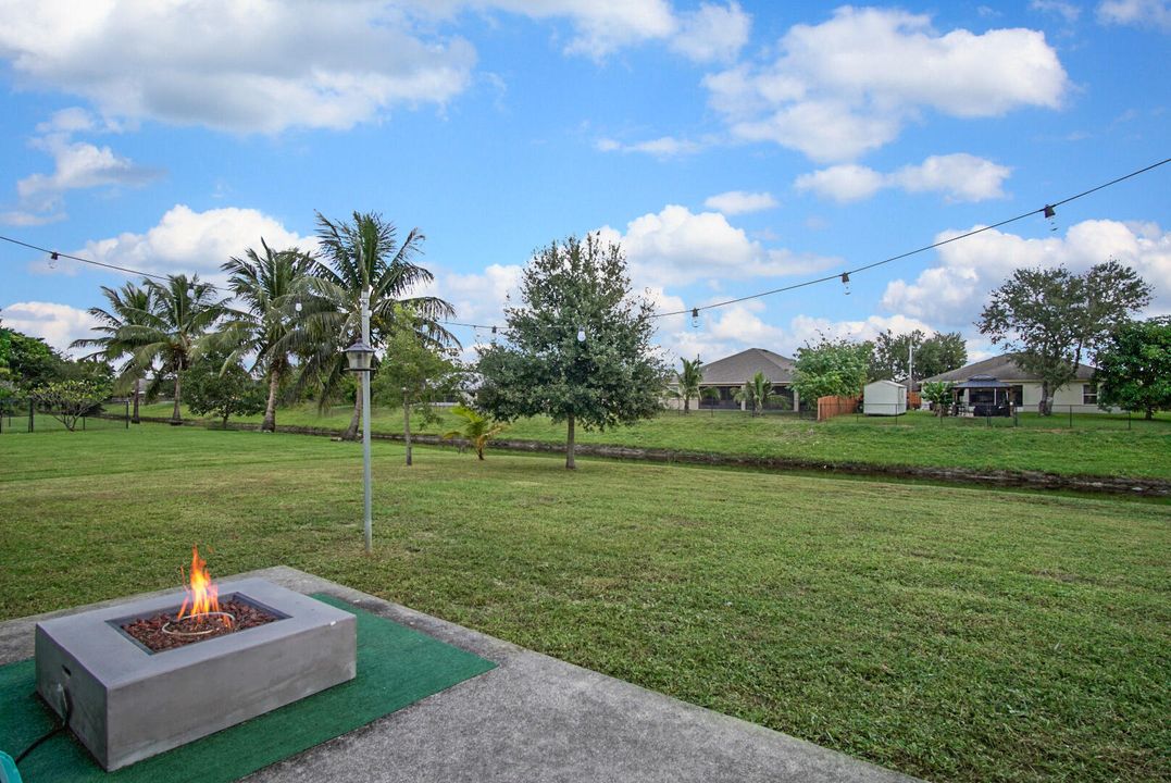 For Sale: $410,000 (3 beds, 2 baths, 1600 Square Feet)