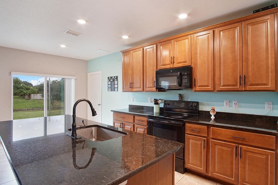 For Sale: $410,000 (3 beds, 2 baths, 1600 Square Feet)