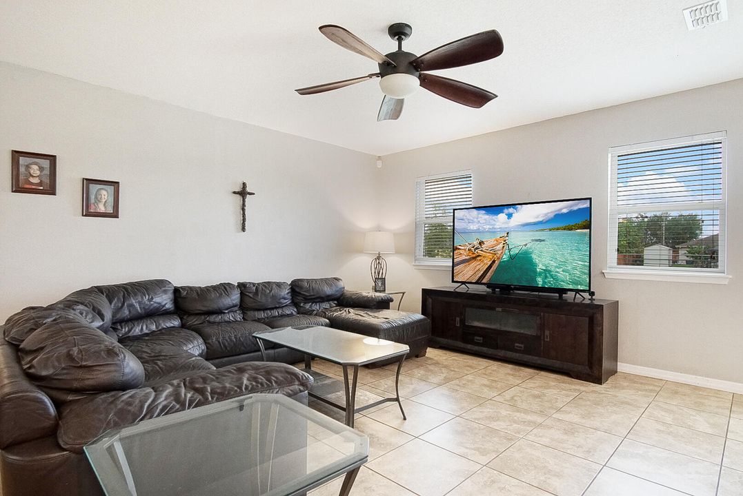 For Sale: $410,000 (3 beds, 2 baths, 1600 Square Feet)