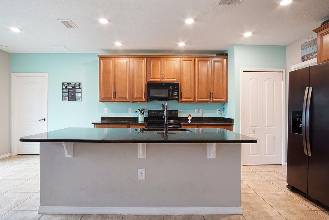 For Sale: $410,000 (3 beds, 2 baths, 1600 Square Feet)