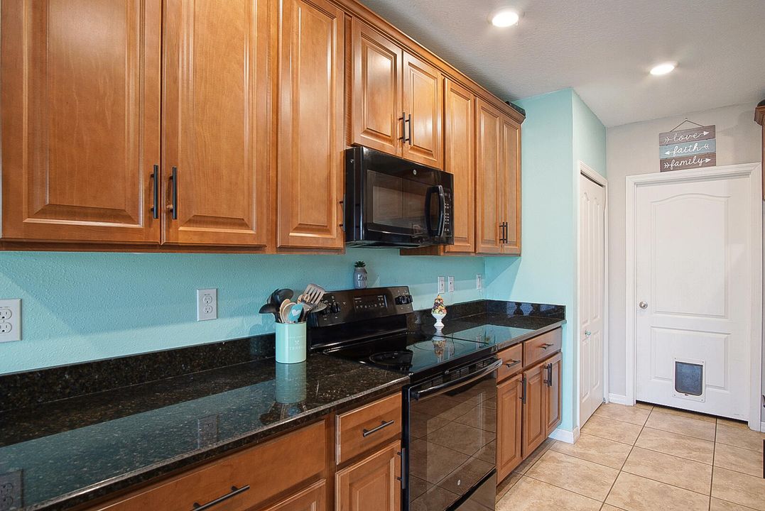 For Sale: $410,000 (3 beds, 2 baths, 1600 Square Feet)