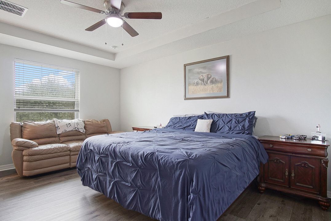 For Sale: $410,000 (3 beds, 2 baths, 1600 Square Feet)