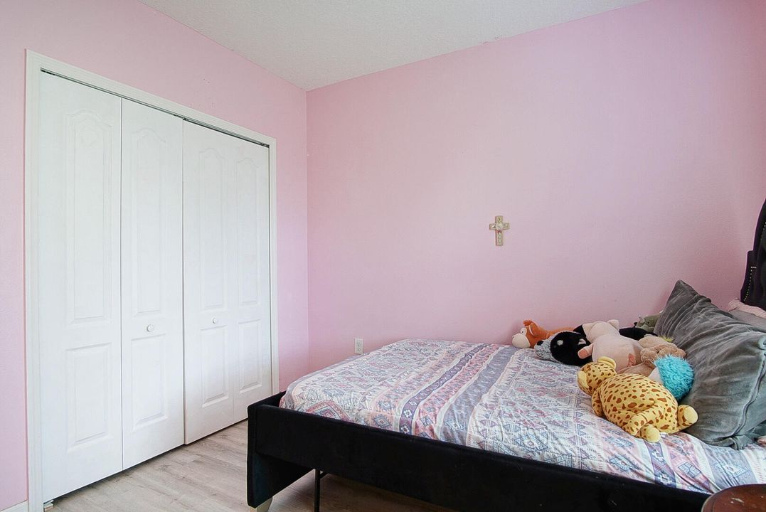 For Sale: $410,000 (3 beds, 2 baths, 1600 Square Feet)