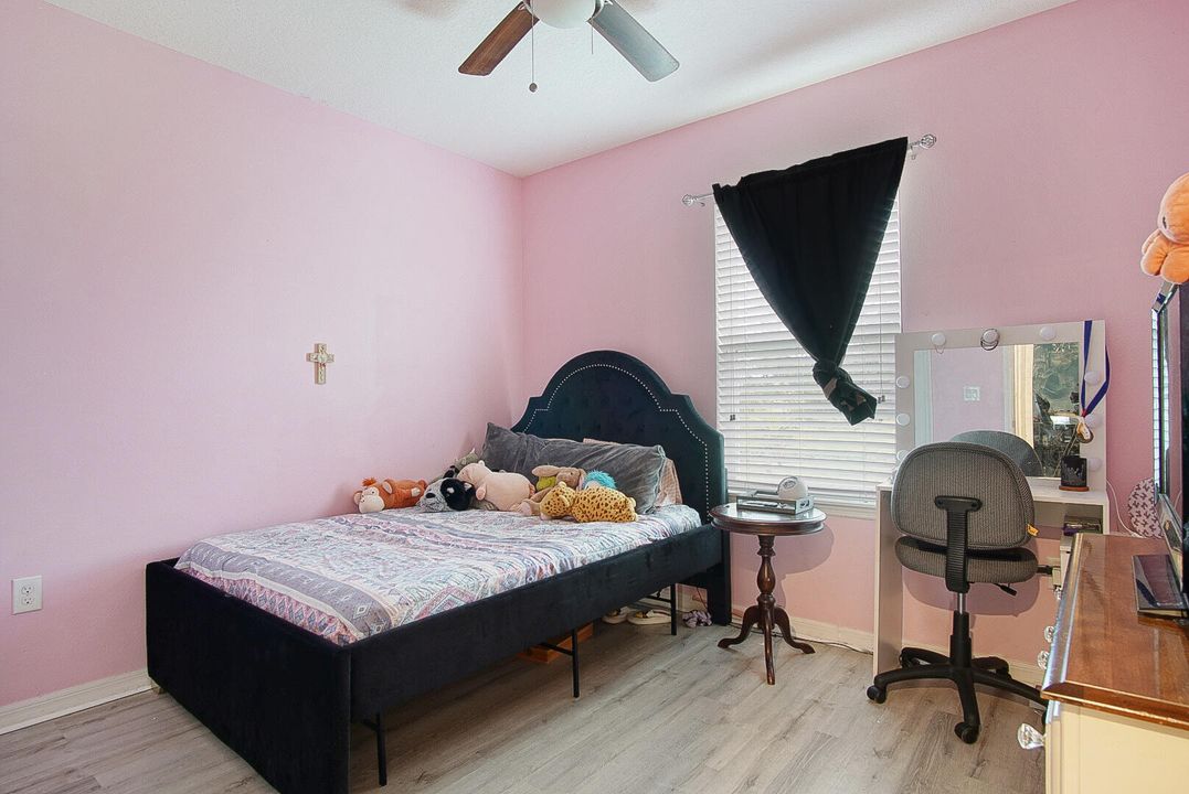 For Sale: $410,000 (3 beds, 2 baths, 1600 Square Feet)