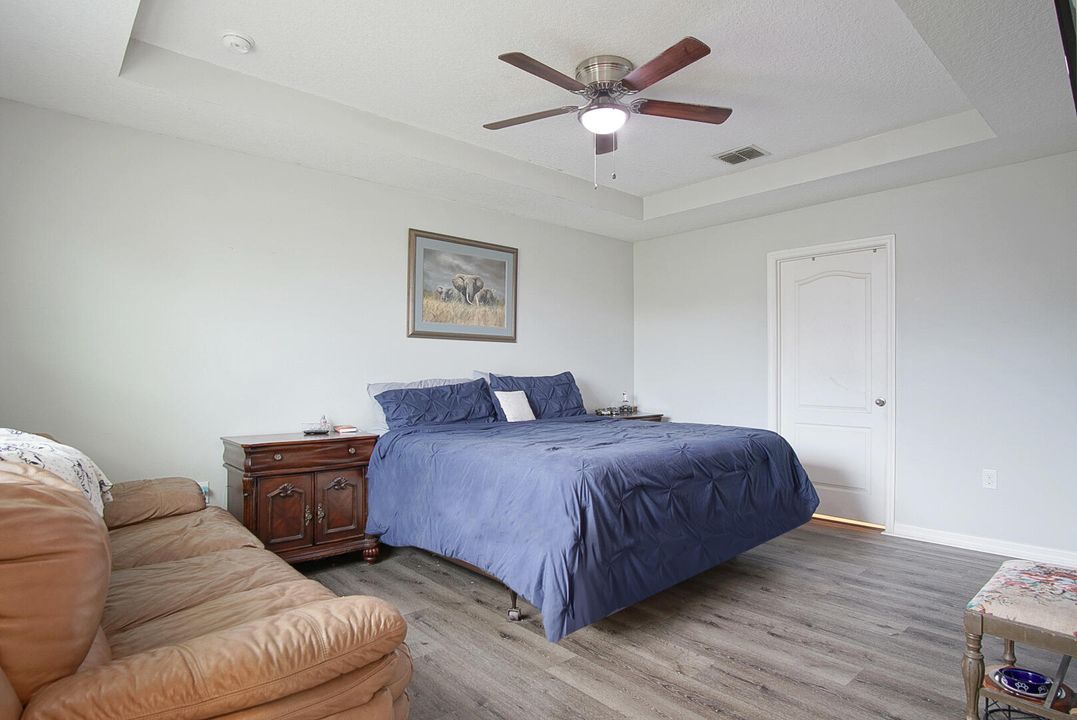 For Sale: $410,000 (3 beds, 2 baths, 1600 Square Feet)