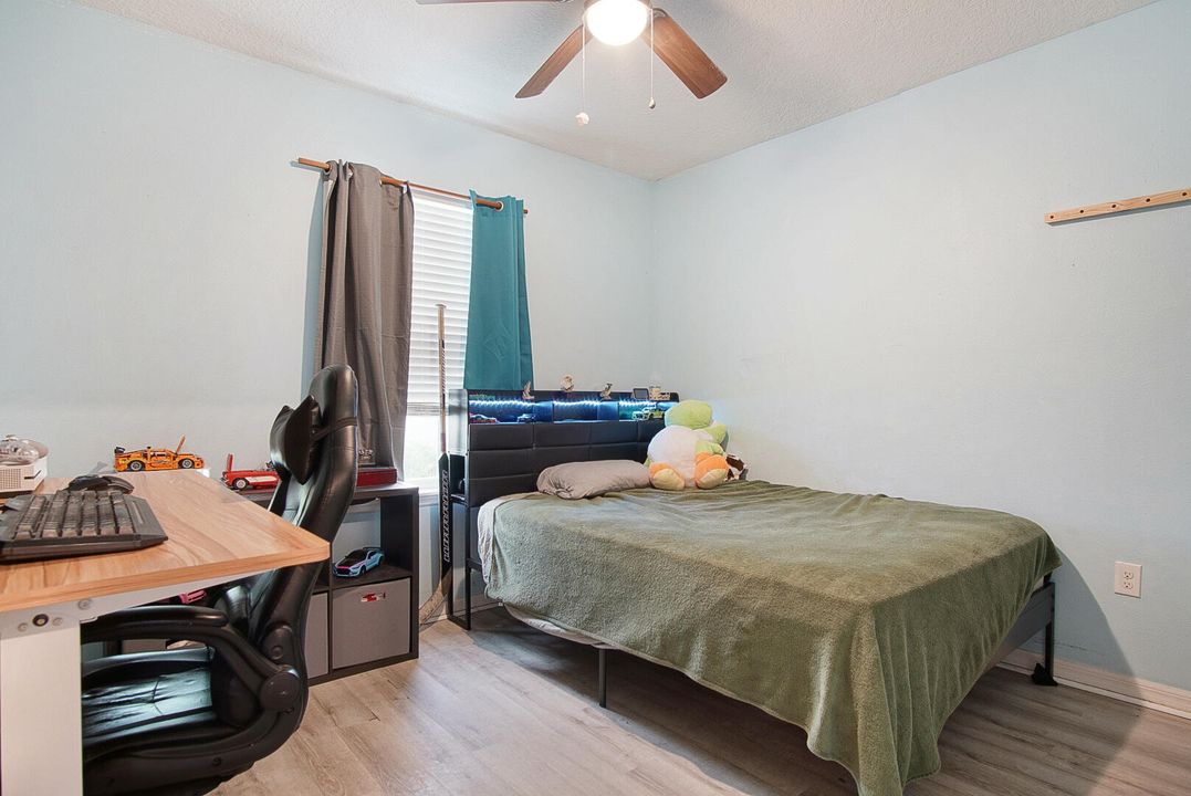 For Sale: $410,000 (3 beds, 2 baths, 1600 Square Feet)