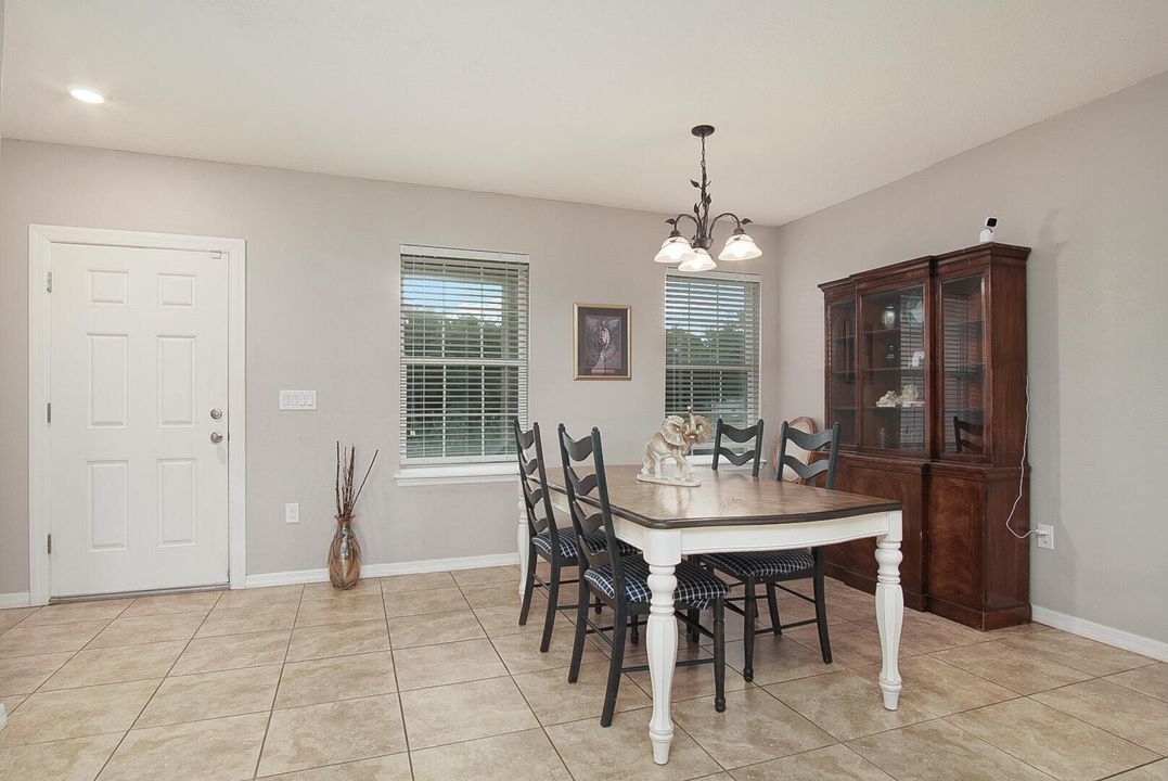 For Sale: $410,000 (3 beds, 2 baths, 1600 Square Feet)