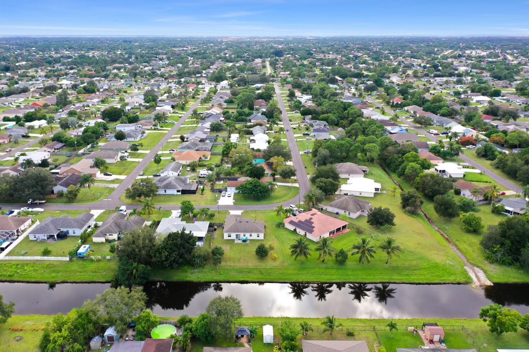 For Sale: $410,000 (3 beds, 2 baths, 1600 Square Feet)