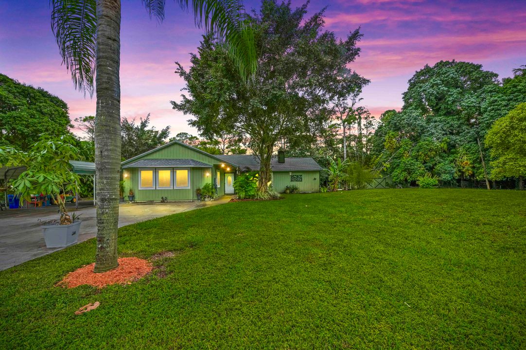 For Sale: $673,000 (5 beds, 3 baths, 2500 Square Feet)