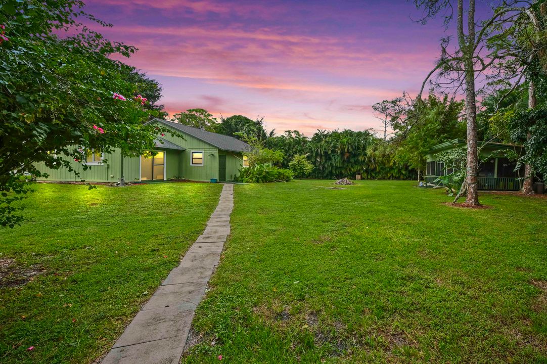 For Sale: $673,000 (5 beds, 3 baths, 2500 Square Feet)