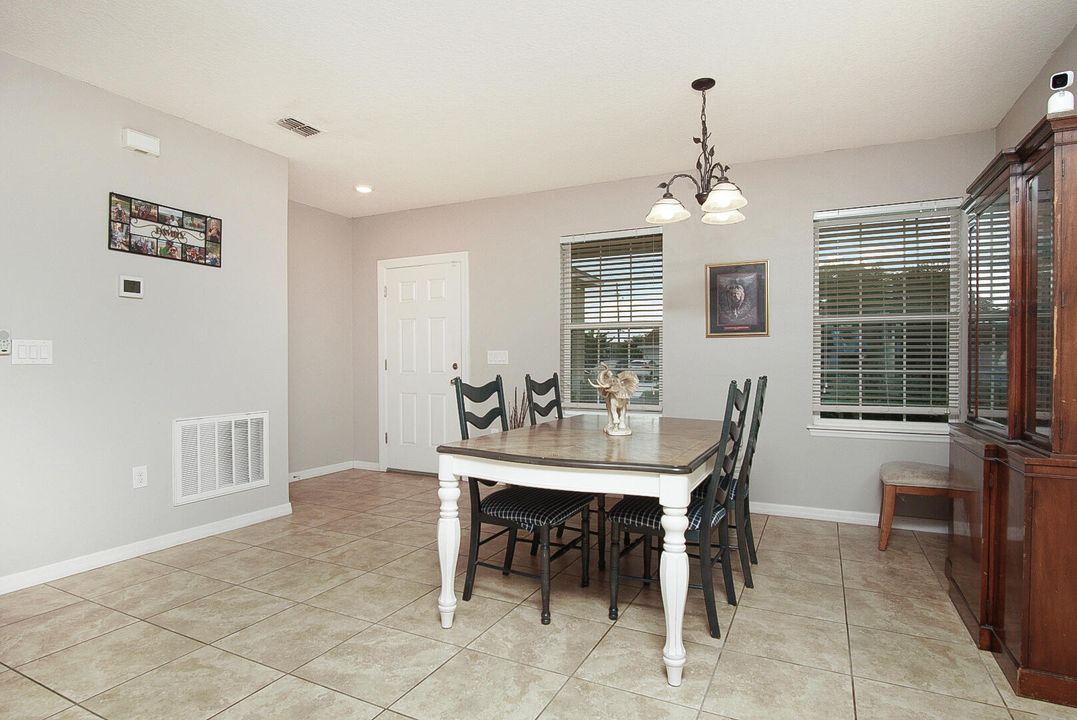 For Sale: $410,000 (3 beds, 2 baths, 1600 Square Feet)