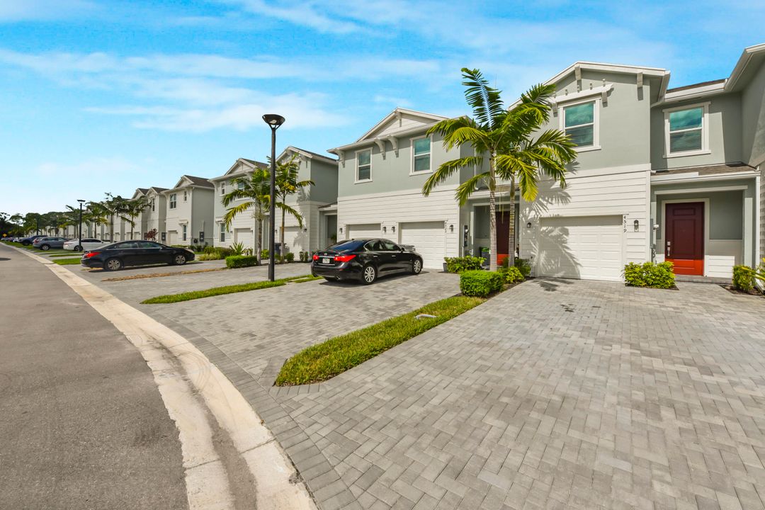 For Rent: $2,750 (3 beds, 2 baths, 1628 Square Feet)