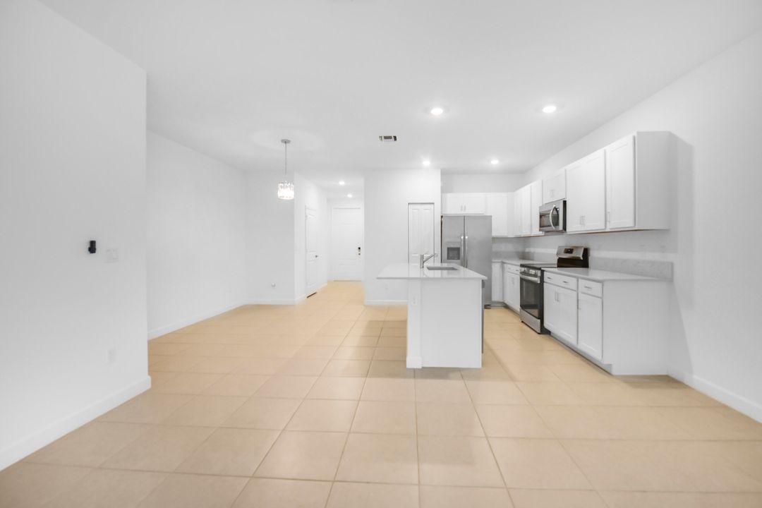 For Rent: $2,750 (3 beds, 2 baths, 1628 Square Feet)