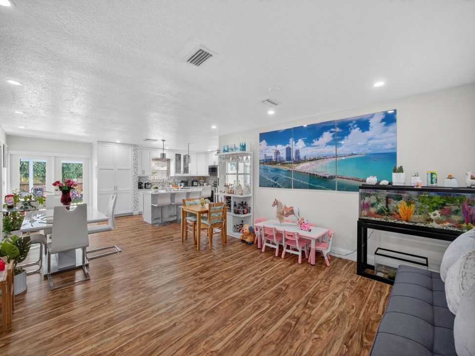 На продажу: $760,000 (2 спален, 2 ванн, 1807 Квадратных фут)