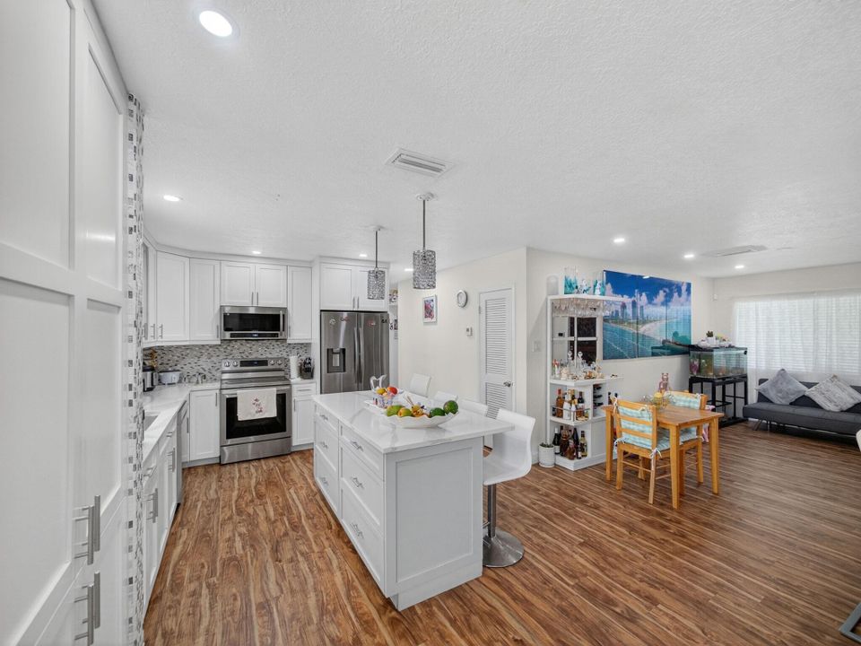 На продажу: $760,000 (2 спален, 2 ванн, 1807 Квадратных фут)