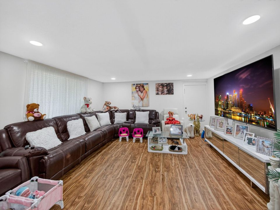 На продажу: $760,000 (2 спален, 2 ванн, 1807 Квадратных фут)