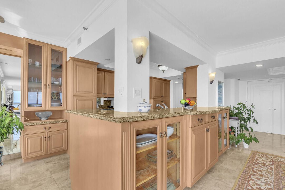 For Rent: $12,000 (2 beds, 3 baths, 2011 Square Feet)