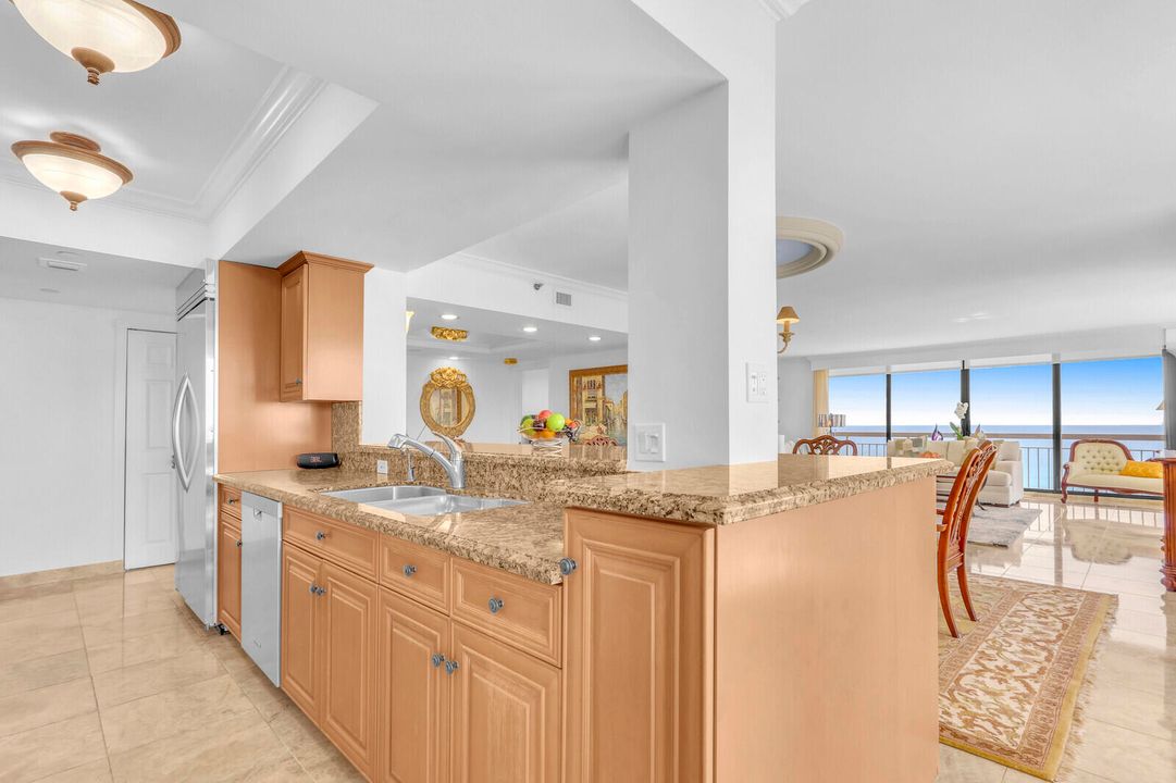 For Rent: $12,000 (2 beds, 3 baths, 2011 Square Feet)