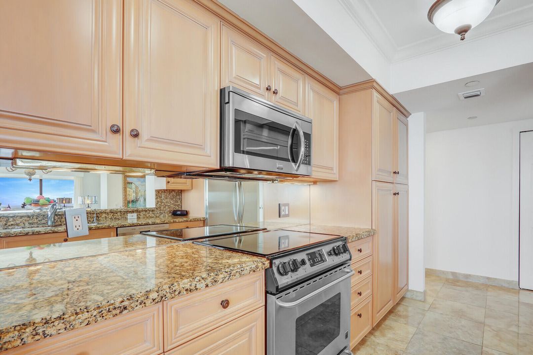 For Rent: $12,000 (2 beds, 3 baths, 2011 Square Feet)