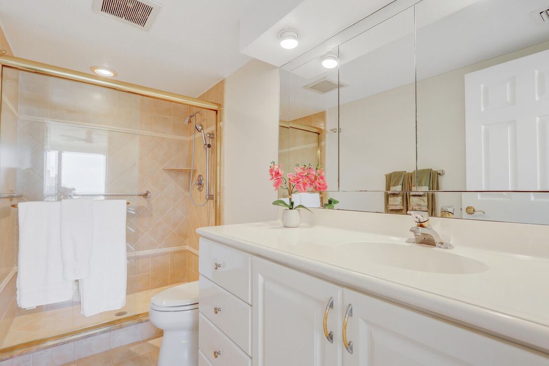 For Rent: $12,000 (2 beds, 3 baths, 2011 Square Feet)