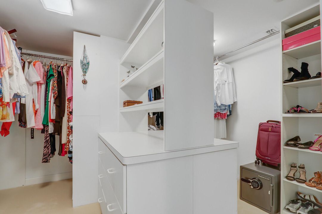 For Rent: $12,000 (2 beds, 3 baths, 2011 Square Feet)