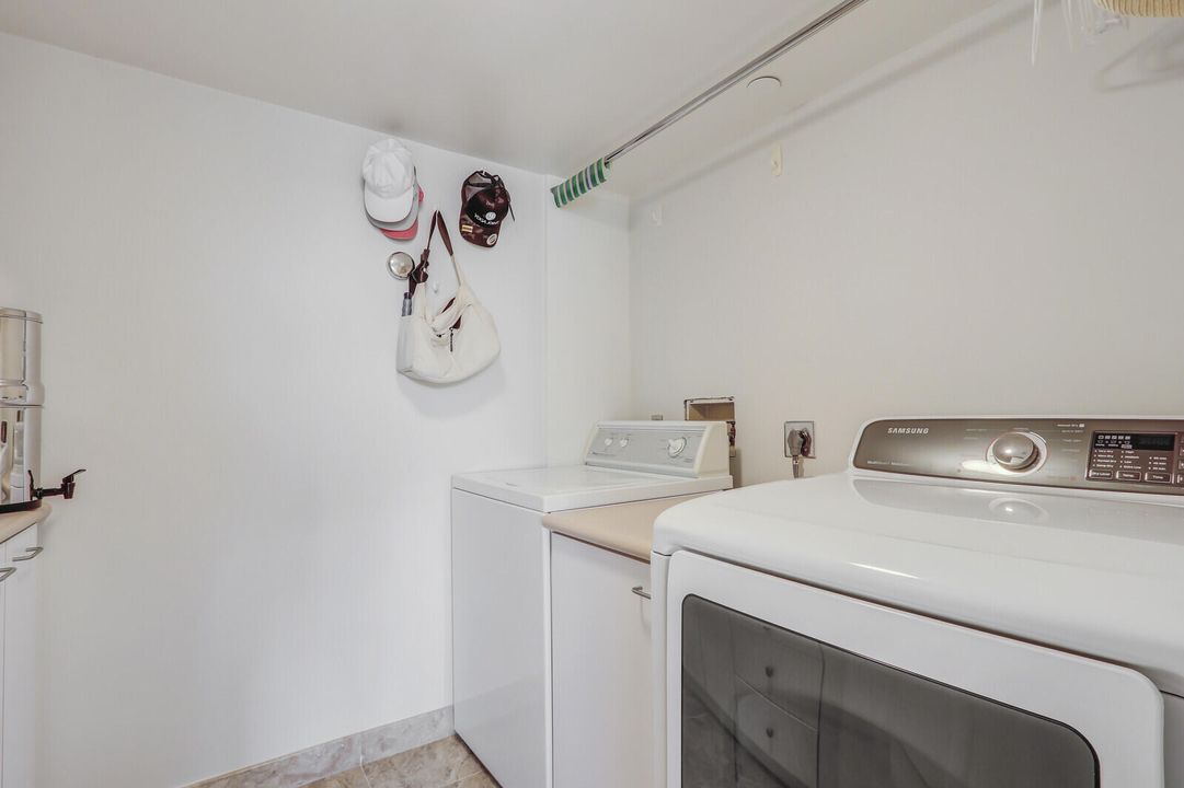 For Rent: $12,000 (2 beds, 3 baths, 2011 Square Feet)