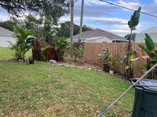 Active With Contract: $350,000 (3 beds, 2 baths, 1351 Square Feet)