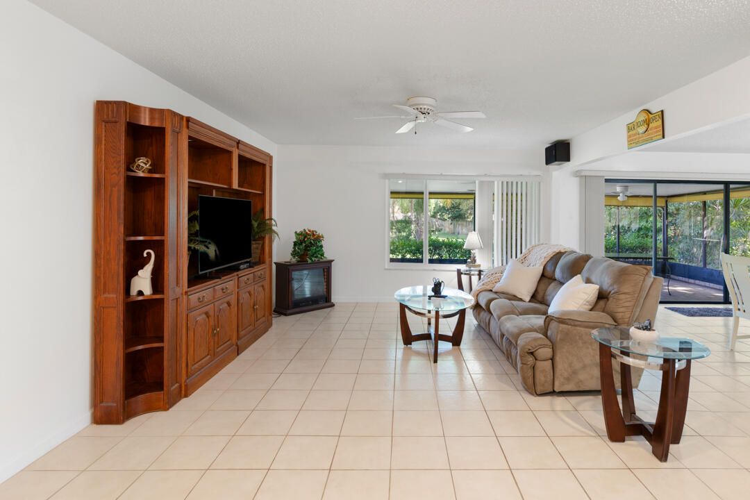 For Sale: $420,000 (3 beds, 2 baths, 1855 Square Feet)