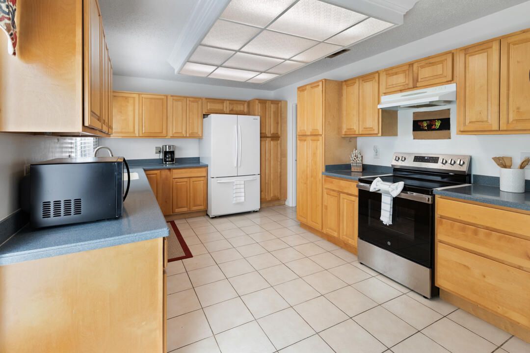 For Sale: $420,000 (3 beds, 2 baths, 1855 Square Feet)