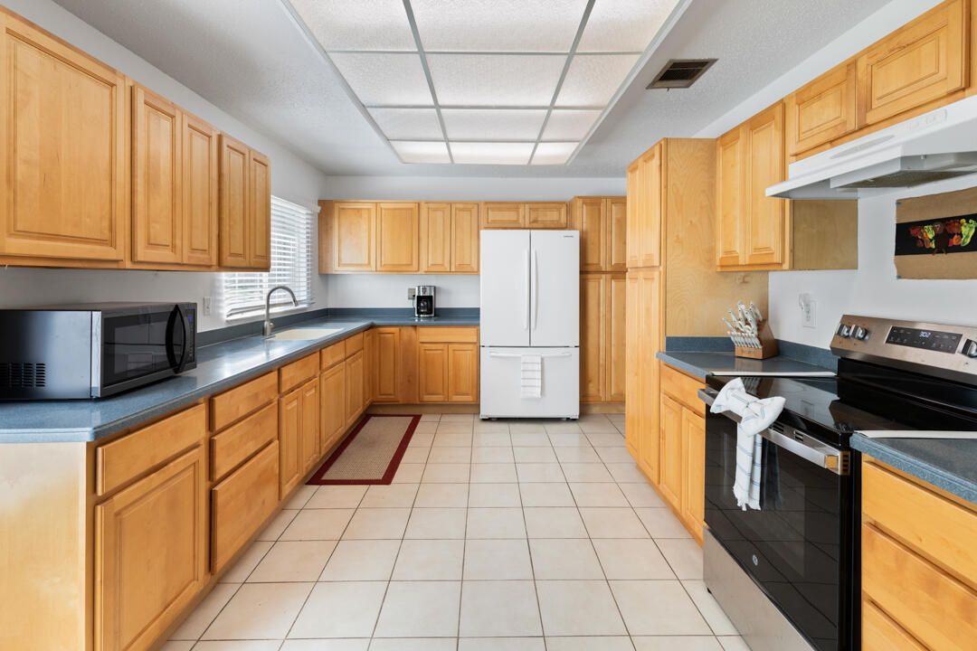 For Sale: $420,000 (3 beds, 2 baths, 1855 Square Feet)