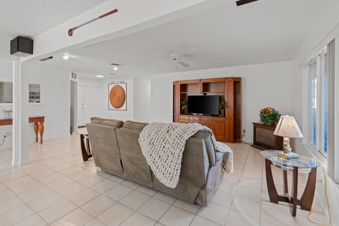 For Sale: $420,000 (3 beds, 2 baths, 1855 Square Feet)