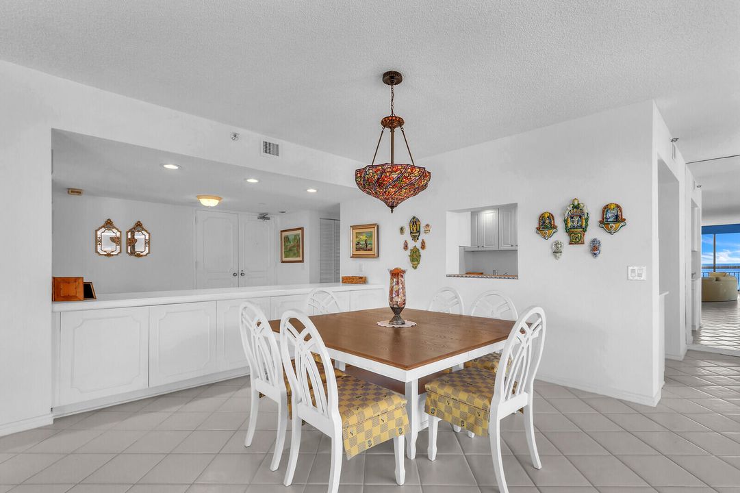 For Rent: $8,000 (2 beds, 3 baths, 2011 Square Feet)