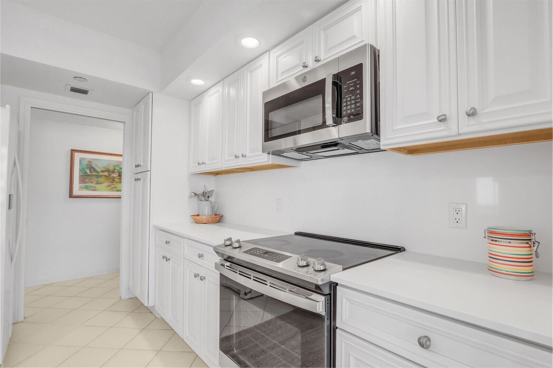 For Rent: $8,000 (2 beds, 3 baths, 2011 Square Feet)