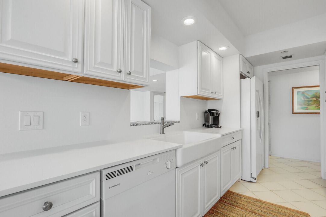 For Rent: $8,000 (2 beds, 3 baths, 2011 Square Feet)