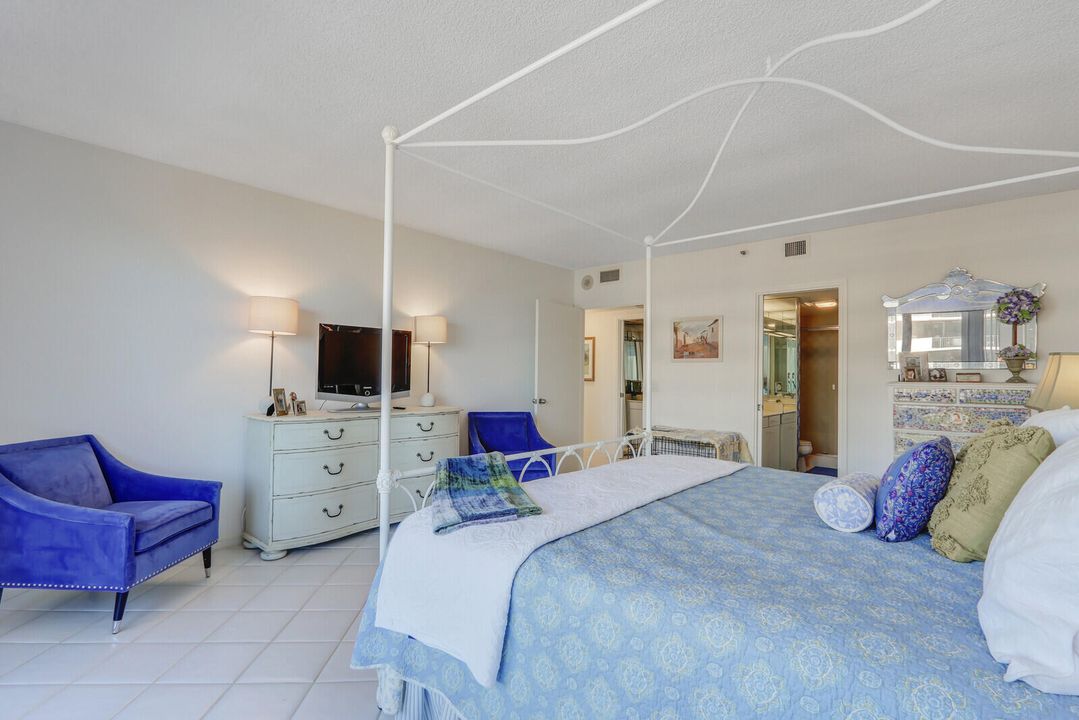 For Rent: $8,000 (2 beds, 3 baths, 2011 Square Feet)