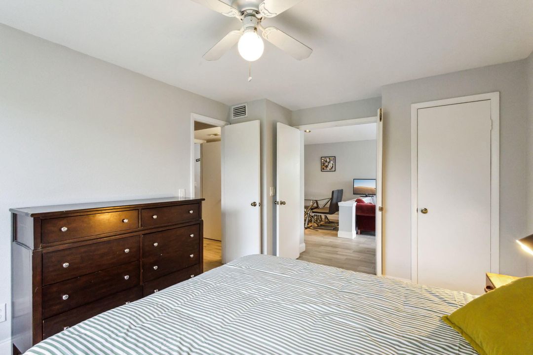 合同活跃: $2,200 (2 贝兹, 1 浴室, 857 平方英尺)