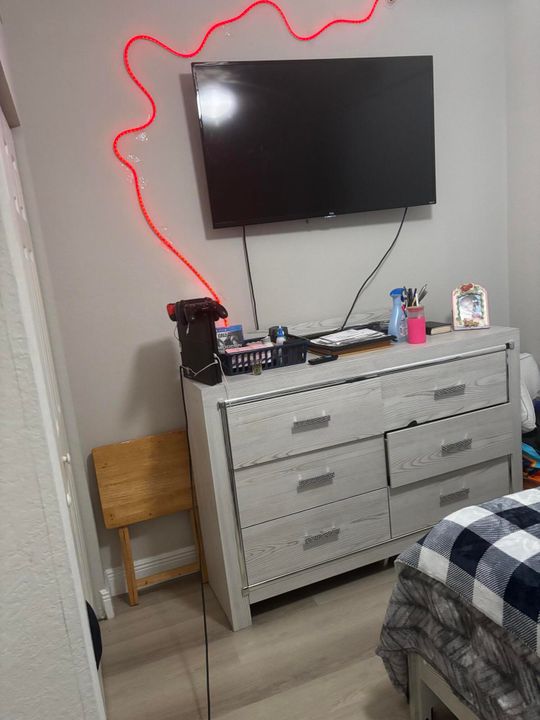 На продажу: $319,000 (3 спален, 2 ванн, 1201 Квадратных фут)