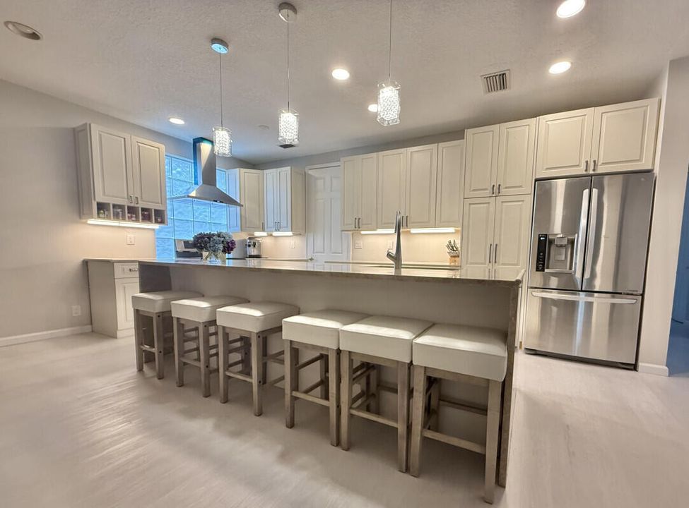 For Sale: $739,999 (5 beds, 3 baths, 2835 Square Feet)