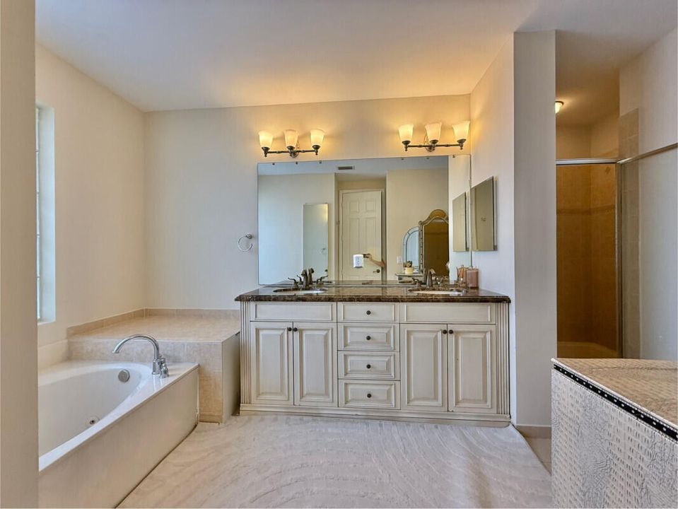 For Sale: $739,999 (5 beds, 3 baths, 2835 Square Feet)