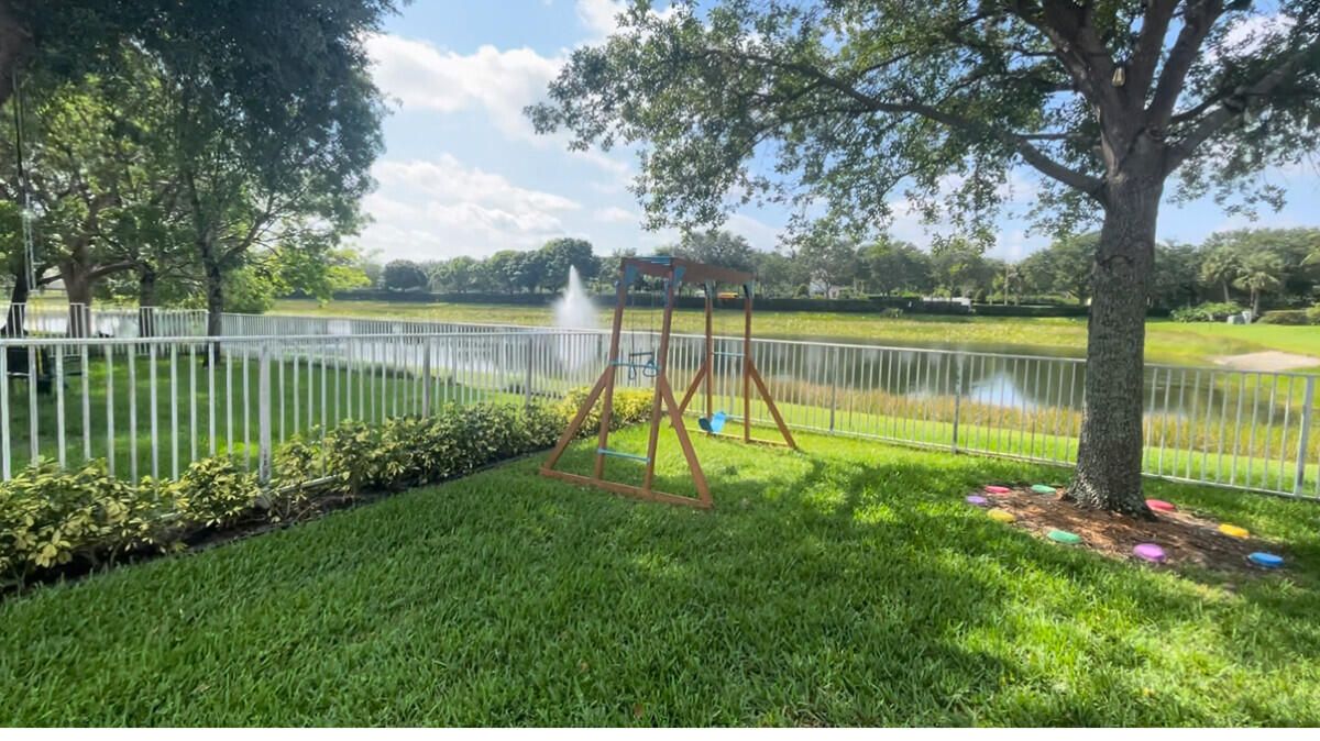 For Sale: $739,999 (5 beds, 3 baths, 2835 Square Feet)