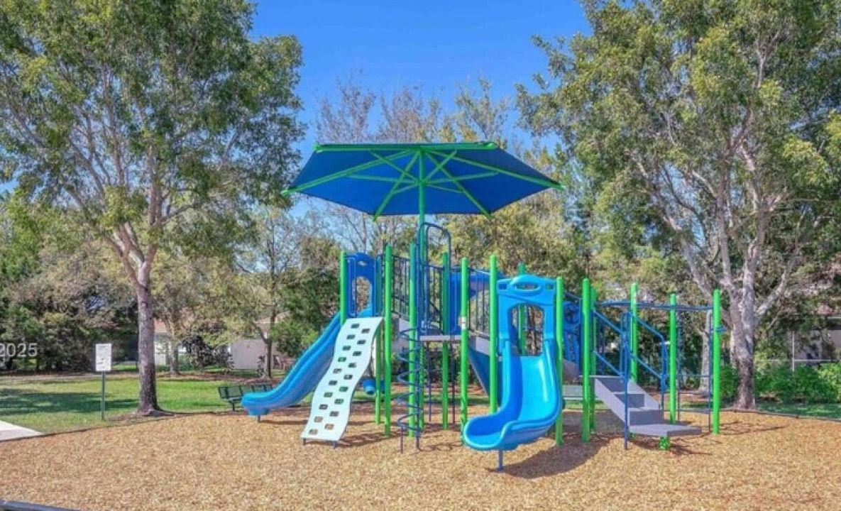 For Sale: $739,999 (5 beds, 3 baths, 2835 Square Feet)