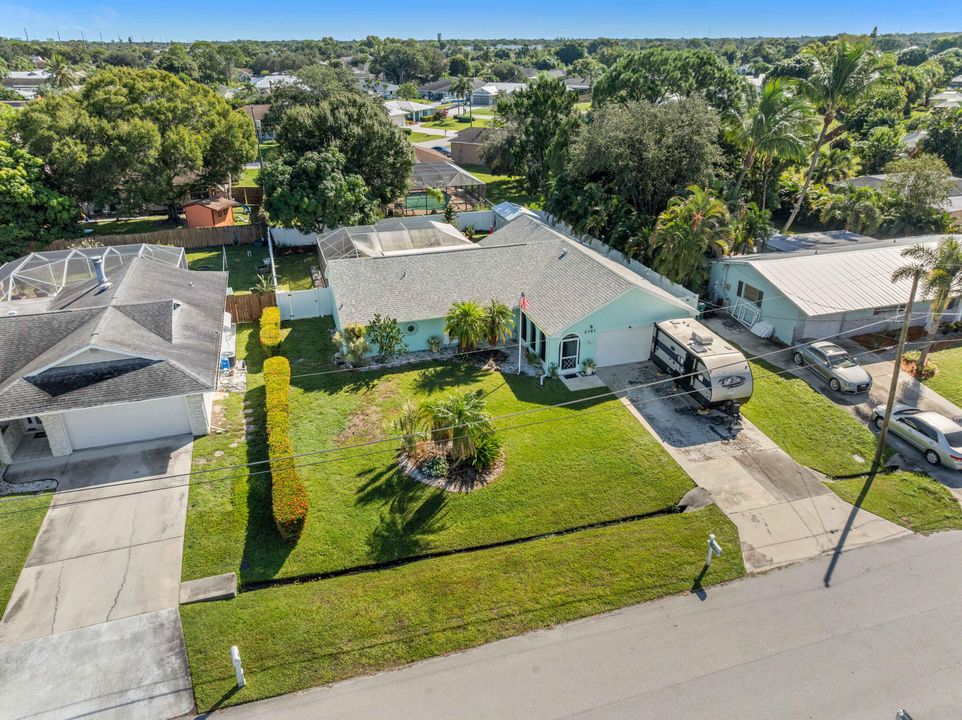 For Sale: $422,900 (3 beds, 2 baths, 1559 Square Feet)